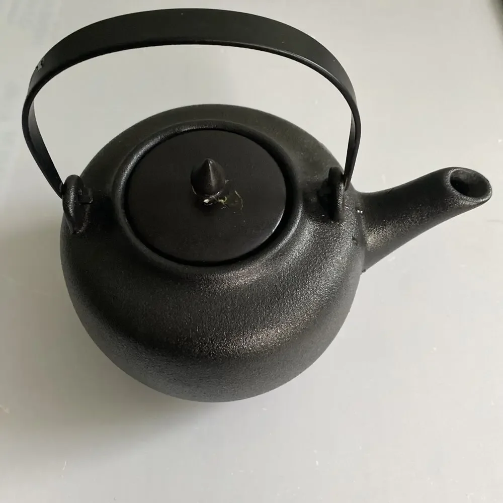 Small Cast Iron Tea Pot. Pre-owned. Never Used. Boston Warehouse. 32 Oz.